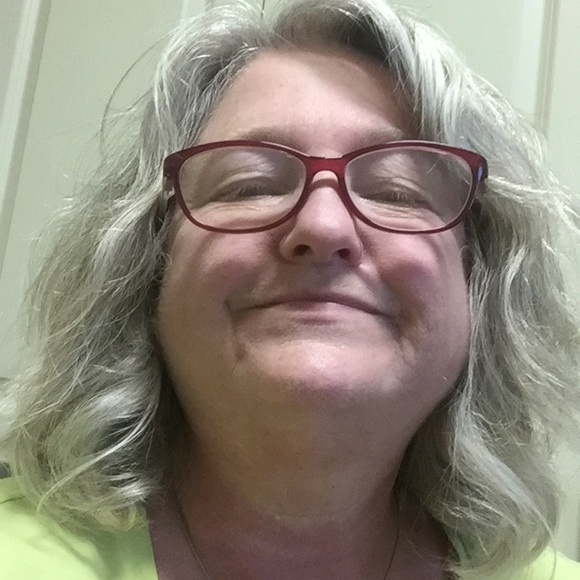 Meet your Posher, Carolyn - Picture 1 of 1